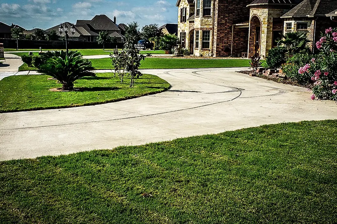 New concrete driveway installation in San Antonio by RL Concrete